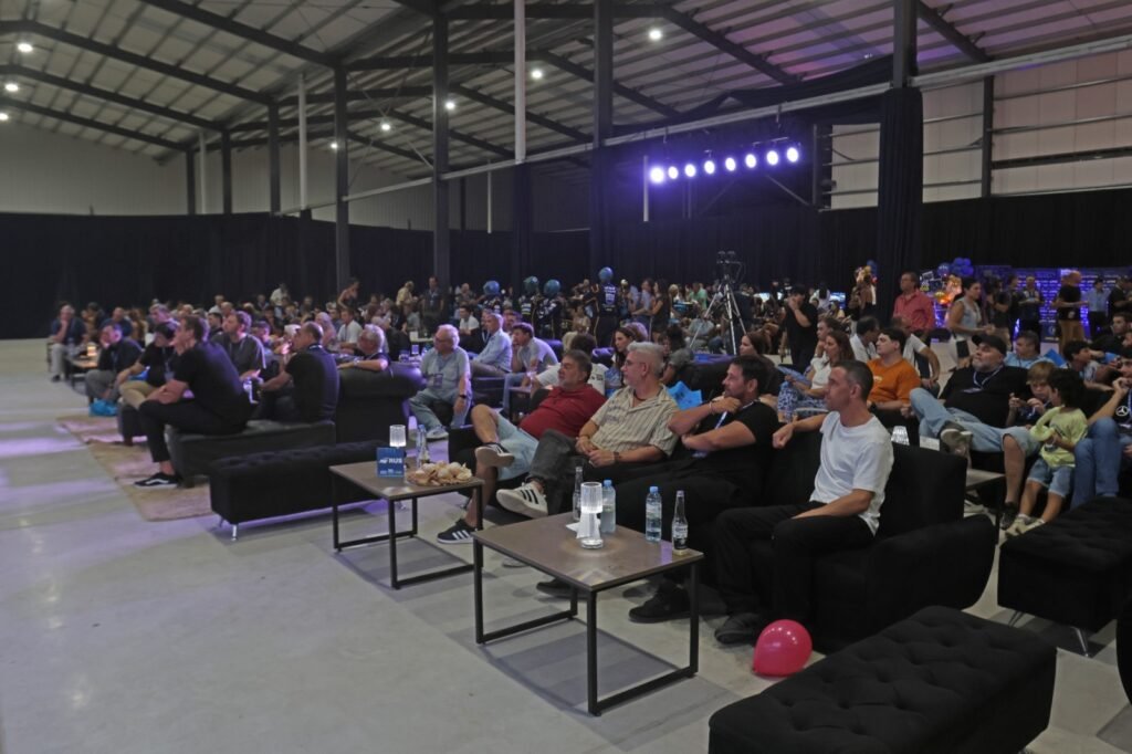 787056e7 b5e1 c305 215a 63df1c4d90e6