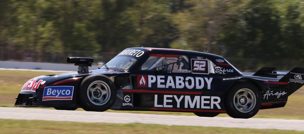 El Turismo 4000 Argentino puso primera en el Autódromo "Roberto Mouras" de La Plata. 2 Facundo Bernatche en el Turismo 4000 Argentino