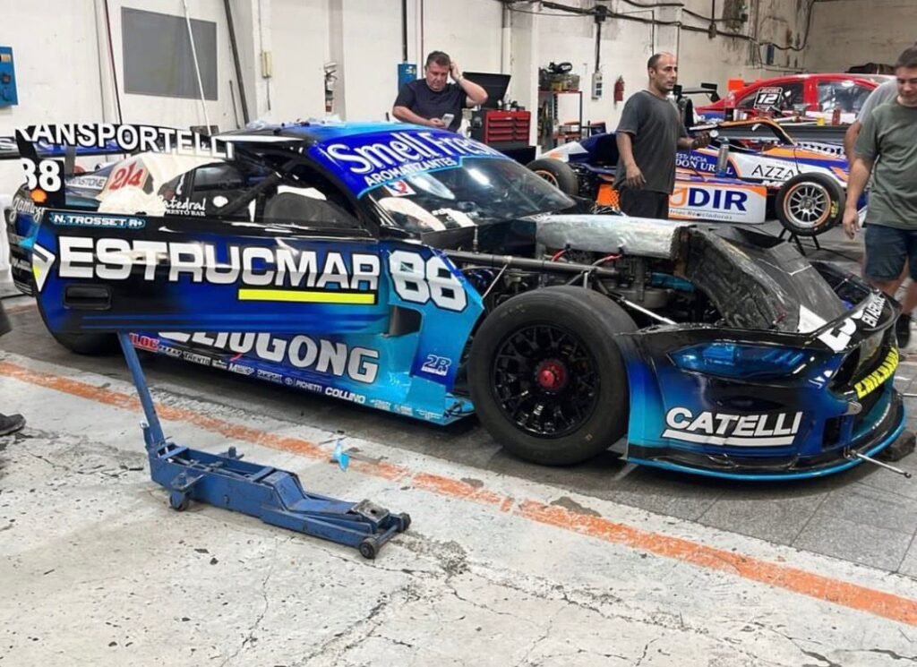 El Mustang del Savino Sport en el taller