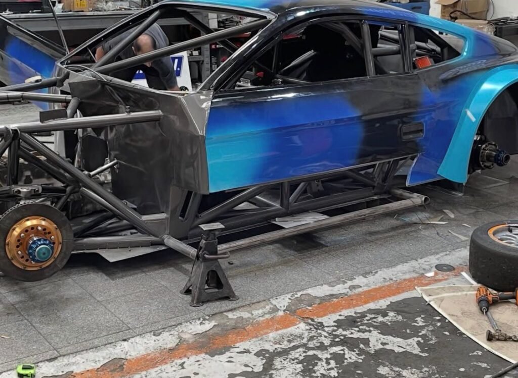 El Mustang del Savino Sport en el taller
