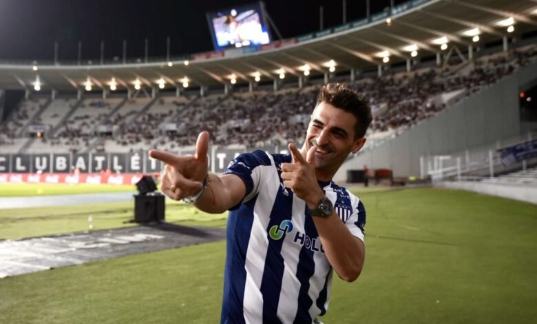 Facundo Chapur presentando al TN en la cancha de Talleres