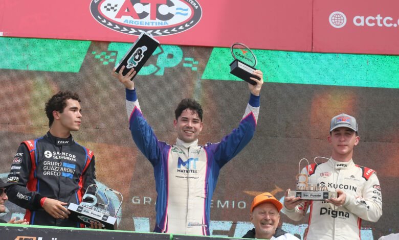 Gandulia se quedó con la victoria en Viedma 1 Gandulia celebra en el podio del TC Pista