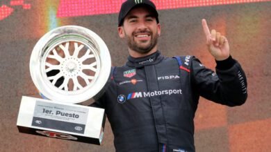 Santero, el gran dominador del Gran Premio Corven 5 Santero con el trofeo del triunfo en el Gran Premio Corven de Viedma