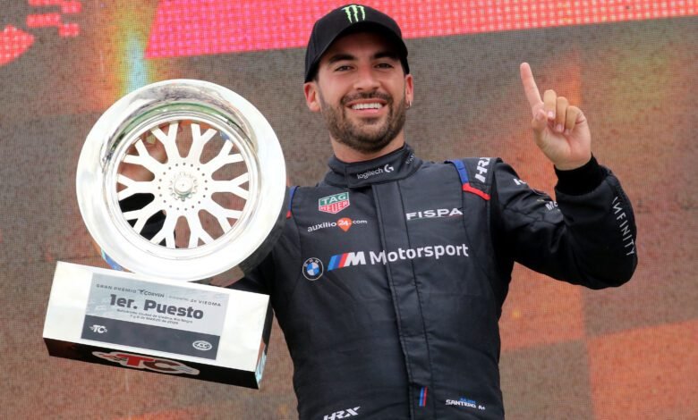 Santero, el gran dominador del Gran Premio Corven 1 Santero con el trofeo del triunfo en el Gran Premio Corven de Viedma