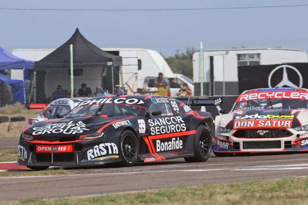 Gandulia se quedó con la victoria en Viedma 3 Gandulia y Santilli Pazos luchando en Viedma