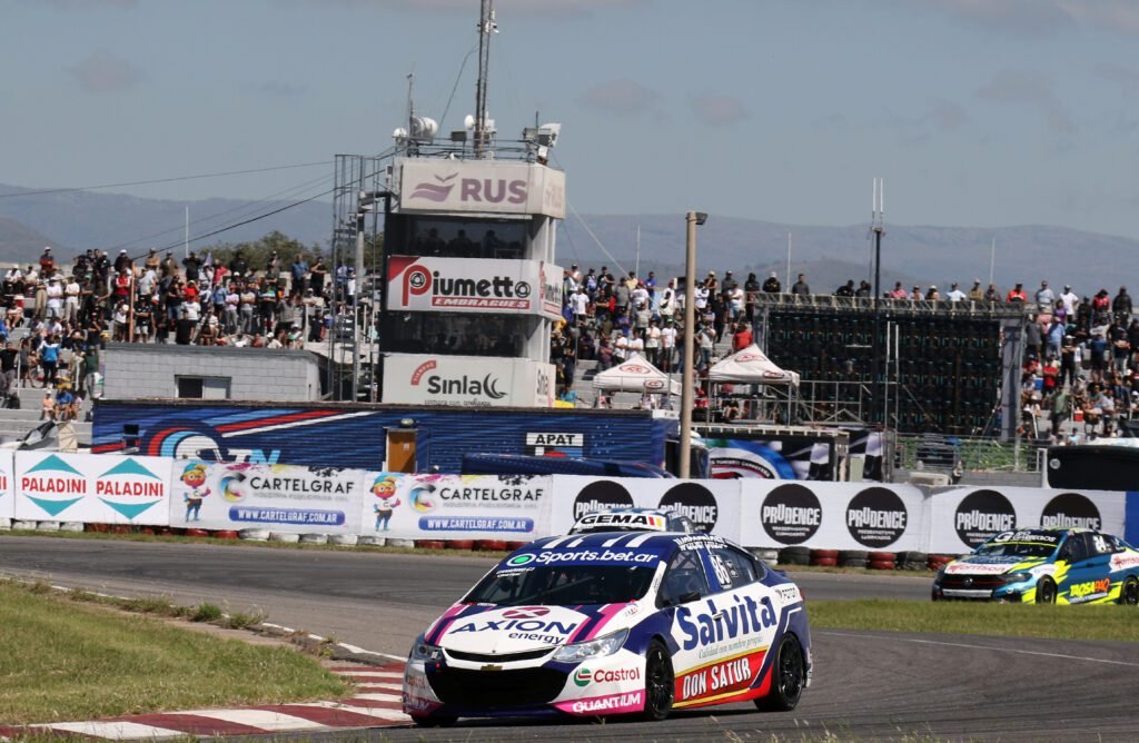 Lema: “Estoy muy feliz por el presente en la categoría” 3 El auto del Agustín Canapino en la Clase 3 del TN