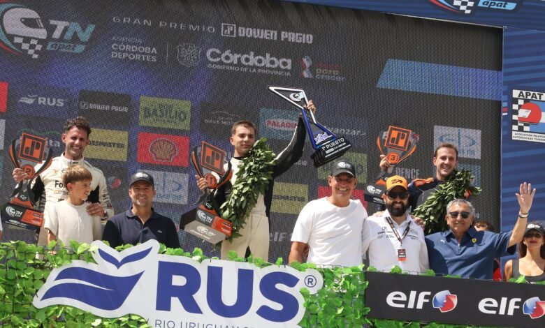 El podio de la Clase 2 con la victoria de Vitar