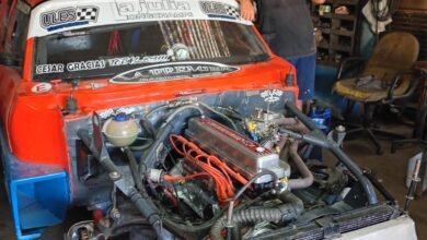 El auto de David Antunez siendo alistado en el taller