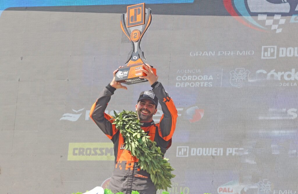 Lambiris en el podio de Alta Gracia