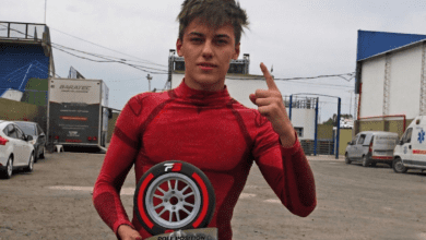 Galeano con el trofeo de la pole en la Fórmula 3 Metropolitana