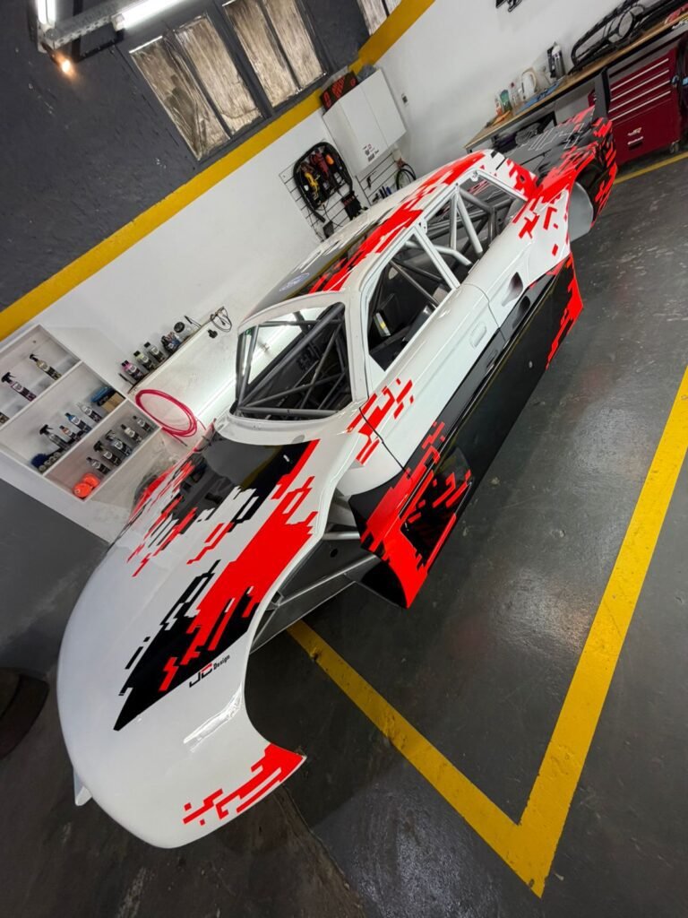 Lynn se incorpora al Turismo 4000 Argentino 3 El Ford Falcon de Federico Lynn luego de su paso por pintura