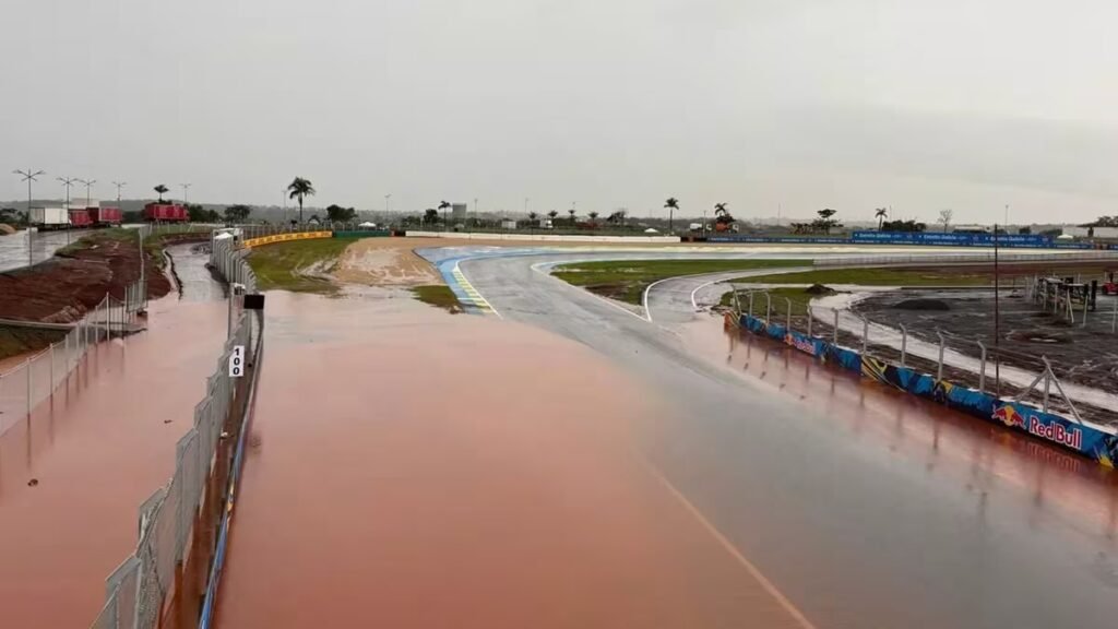 Bezzecchi pudo más que los problemas estructurales 4 Los problemas en la pista, una constante más allá del dominio de Bezzecchi