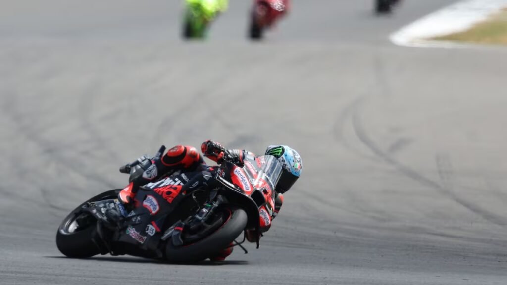 Bezzecchi pudo más que los problemas estructurales 3 Bezzecchi amplio dominador de la final