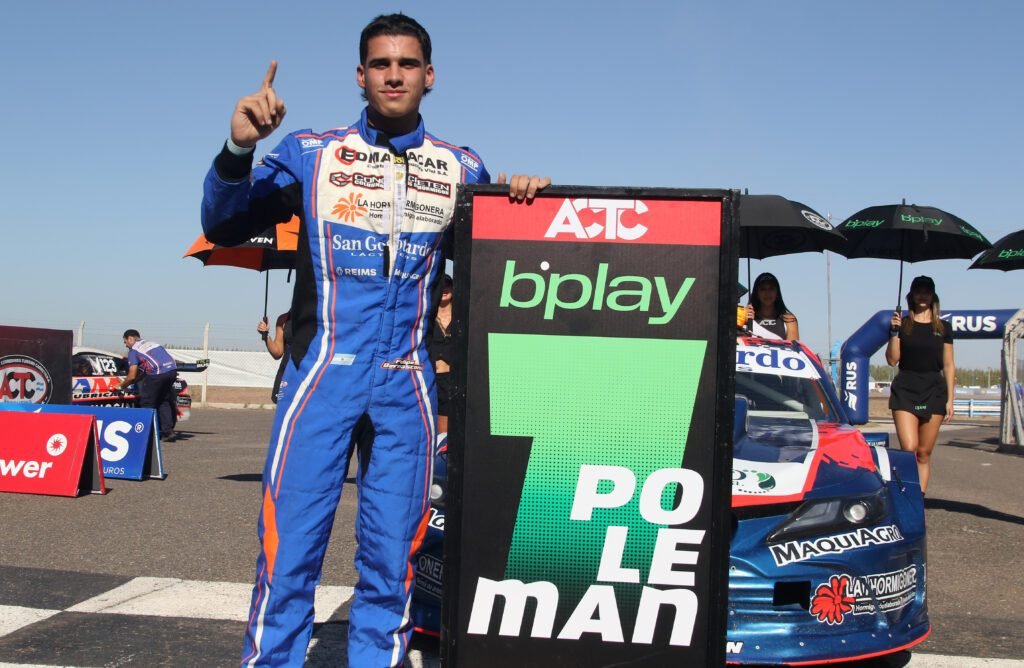 Bernasconi se quedó con la pole en Neuquén 4 Bernasconi celebra la pole