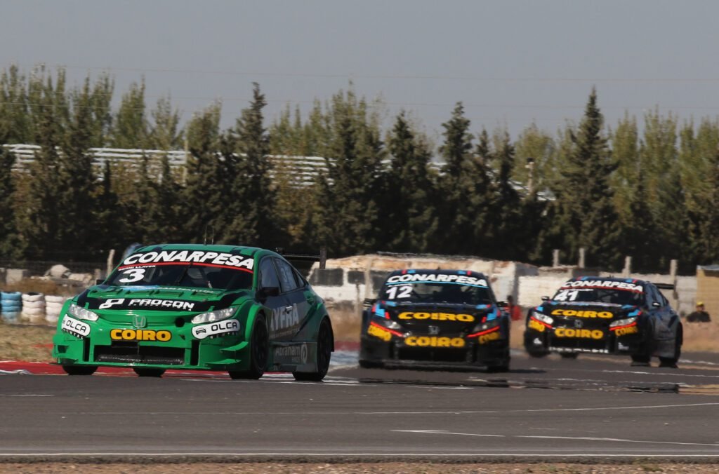 La carrera 1 del Turismo Carretera 2000, donde el vencedor fue Llaver