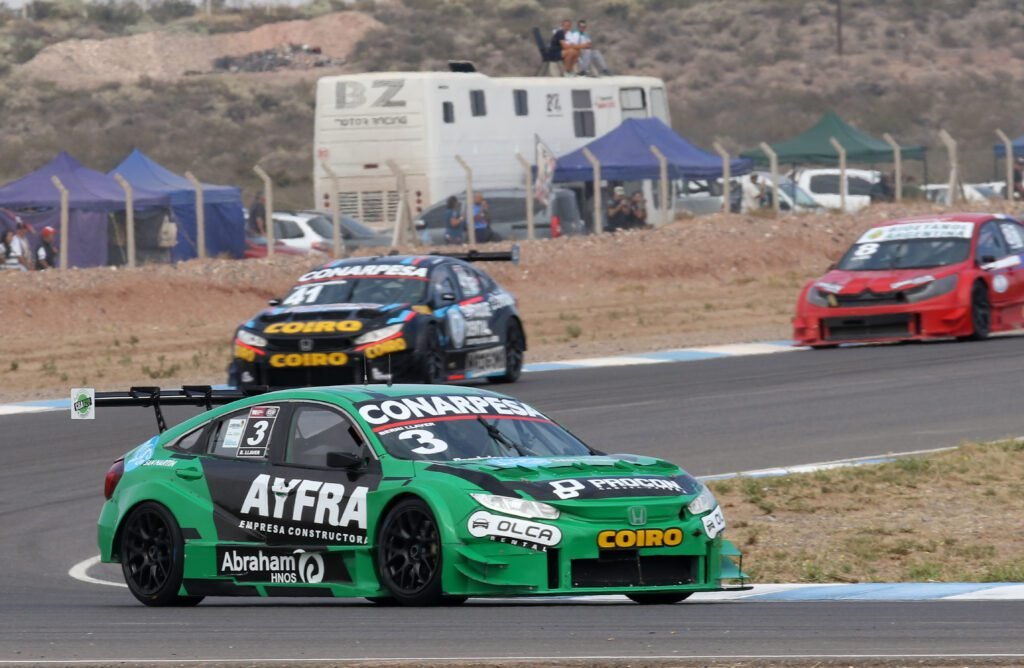 Llaver: Doblete, dominio total y liderazgo del campeonato 3 Llaver marcha a la victoria