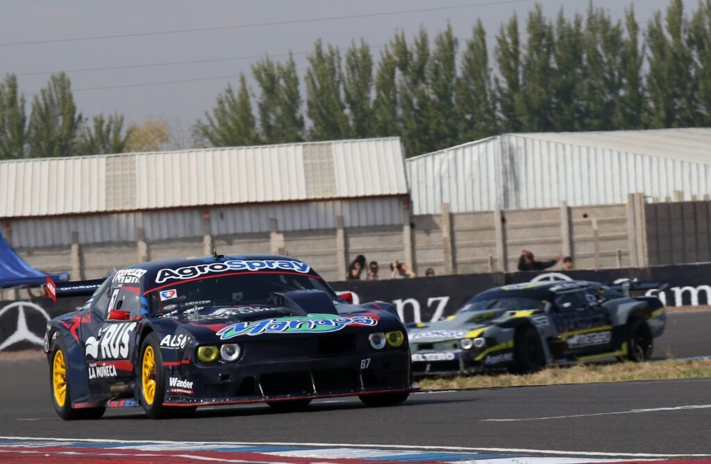 Biagi: Llegó la primera en Neuquén 3 Santiago Biagi rumbo a la victoria en Neuquen