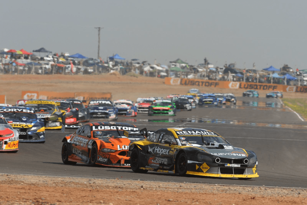 Facundo Chapur transita en el tráfico de Neuquén
