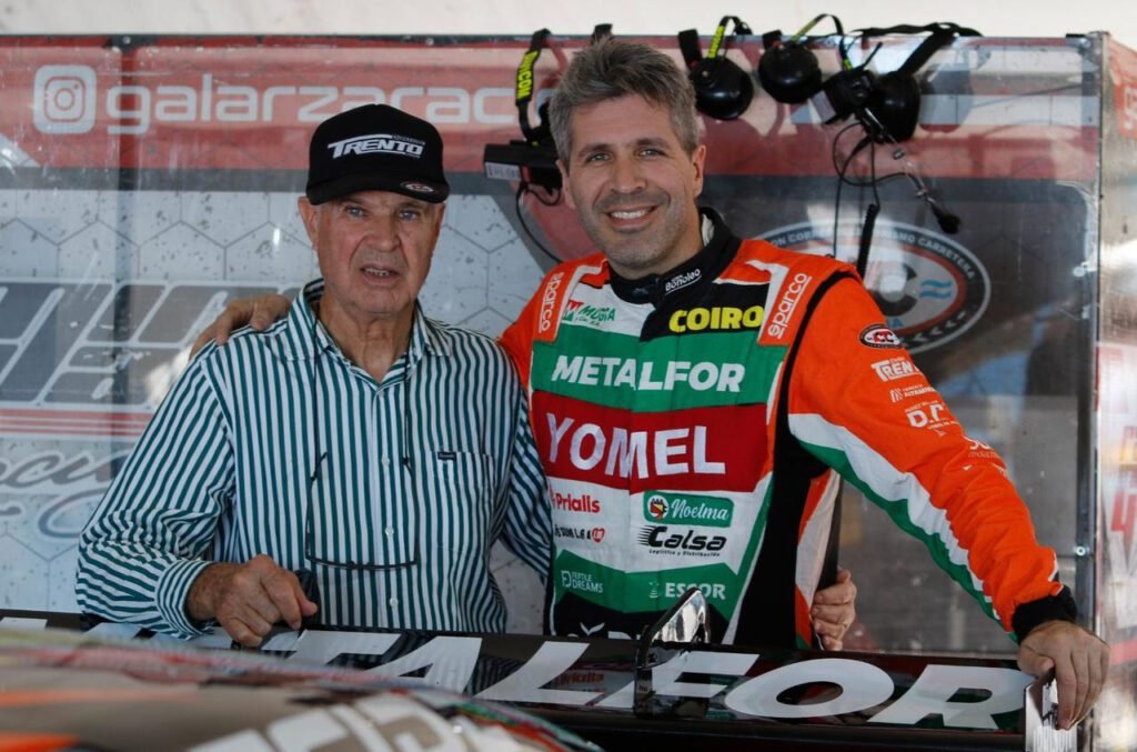 Jonatan y Oscar Castellano en los boxes de Neuquén