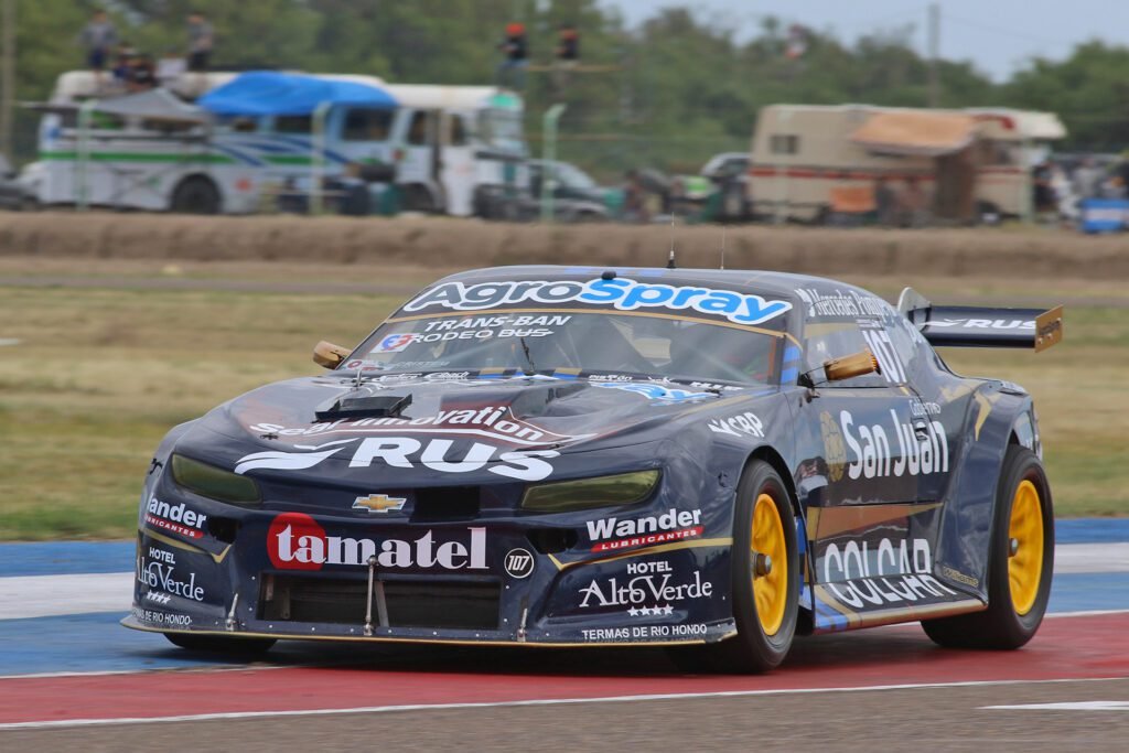 Tobías Martínez con el Camaro del RUS MED en Viedma