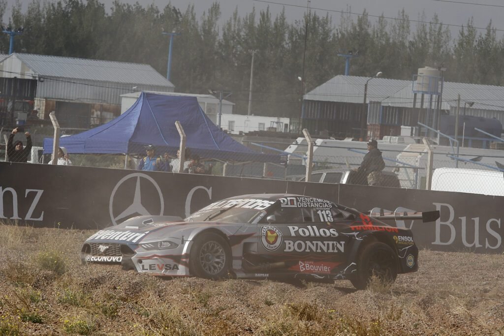 El auto de Lugón despistado ya. La CAF emitió su fallo.