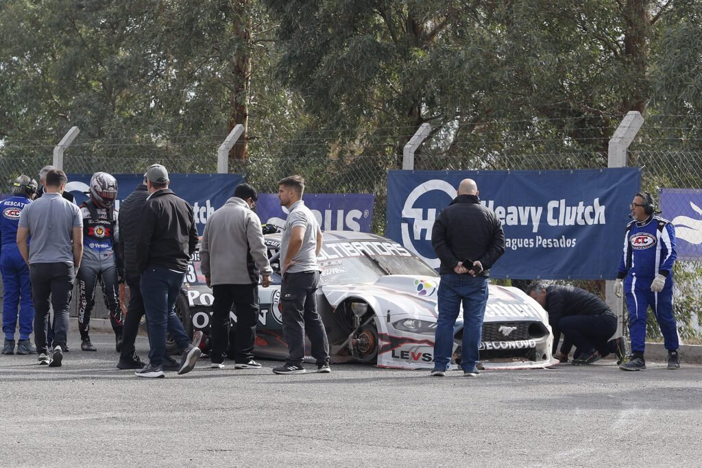 Lugón, su equipo y oficiales de la CAF analizan lo sucedido con la tuerca