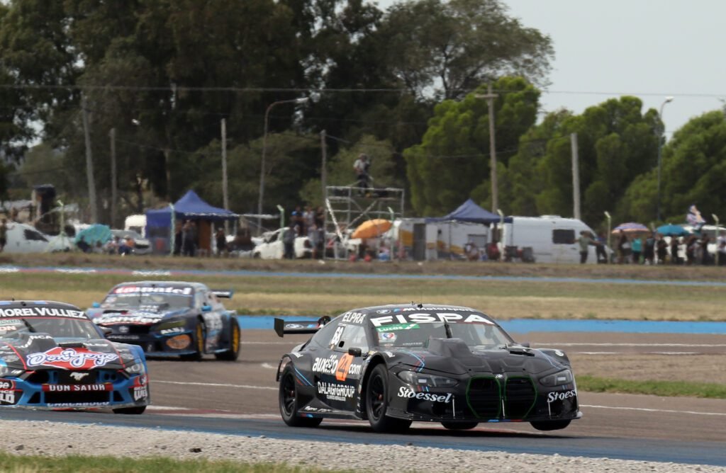 Santero ganó con su BMW de Turismo Carretera en Viedma
