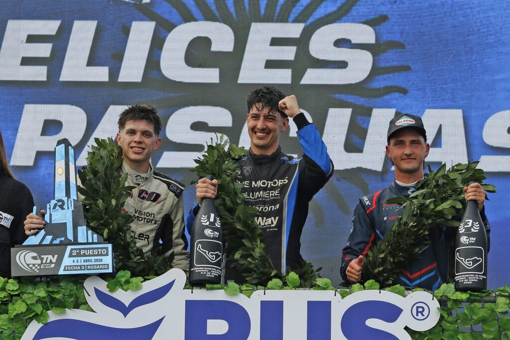 Leston ganó la tercera fecha en Rosario y logró su primera victoria 4 El podio de la Clase 2 del TN APAT en Rosario