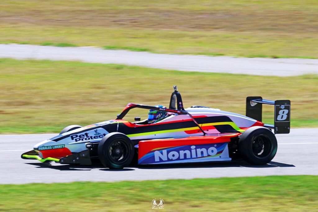 Nicolás Karalis, pasión, estudio y sueño de campeón 5 Karalis en su Fórmula 3 Metropolitana