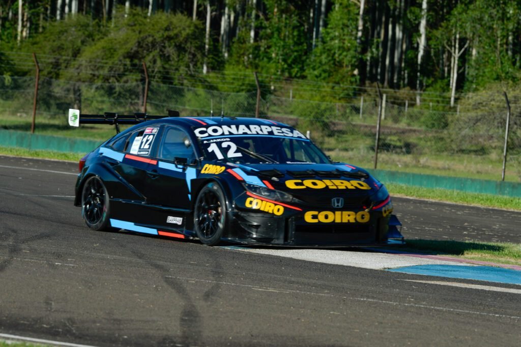 Ardusso tiene la pole en Concordia 3 Jakos quedó detrás de Ardusso en la clasificación del Turismo Carretera 2000
