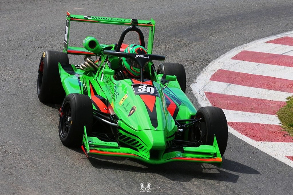 Chuck, el nombre del día en la Fórmula 4 NG 3 Malek Fara quedó segundo detrás de Chuck en la clasificación de la F4 NG