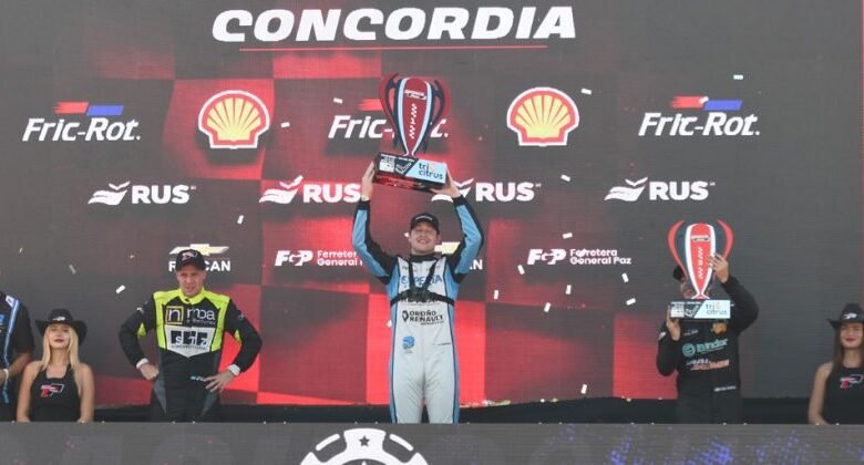 Canapino y un fin de semana perfecto en Concordia 1 Matías Canapino celebra en el podio de la Clase 3 del turismo Pista