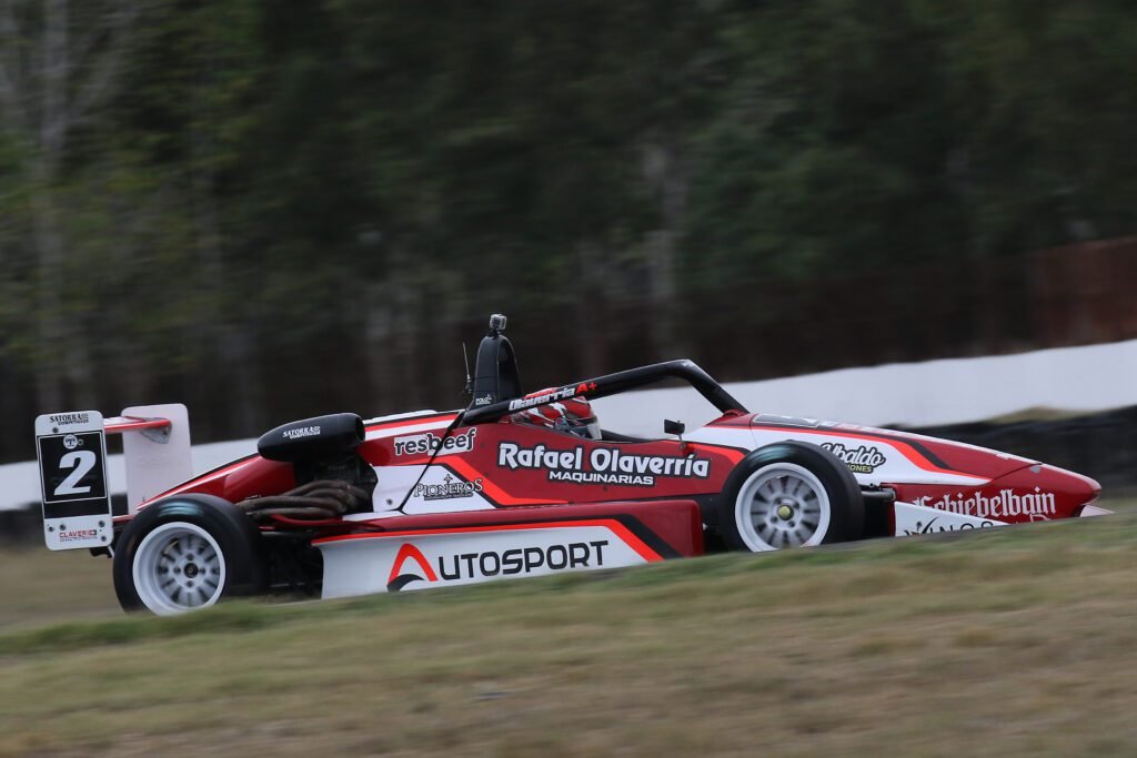 Olaverría acelera su crecimiento sin fronteras 3 Francisco Olaverríaen su auto de Fórmula 3 Metropolitana