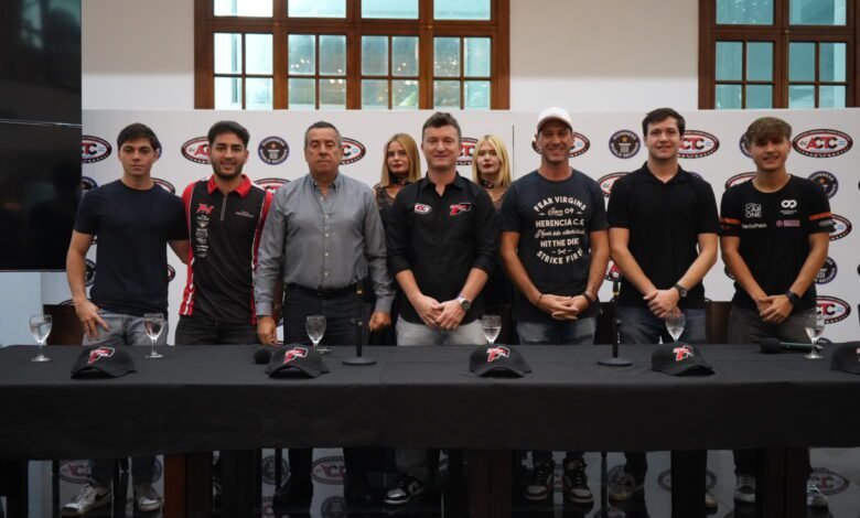 Carrera de los 300 Pilotos: Se presentó oficialmente 1 El turismo Pista presentó la Carrera de los 300 Pilotos