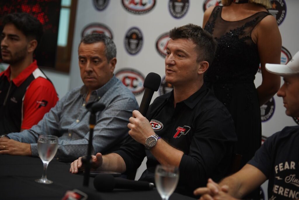 Carrera de los 300 Pilotos: Se presentó oficialmente 3 El Turismo Pista presntó la Carrera de los 200 Pilotos