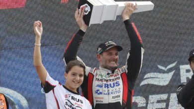 Mangoni con su hija Julieta en el podio