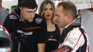 Mariano Werner conversando con su ingeniero