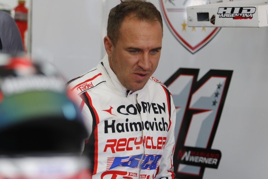 Mariano Werner, pensativo en su box