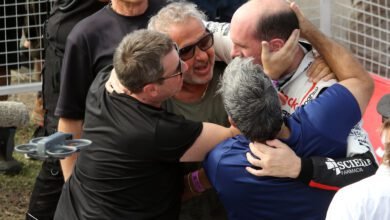 Walter Perez y el Canning festejan la victoria de Santiago Mangoni