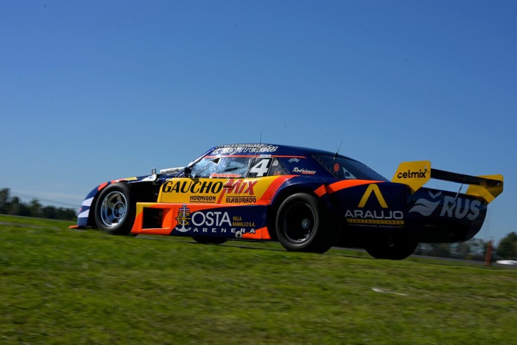 José Luis Newing fue el mejor en el tercer entrenamiento del Turismo 4000 Argentino