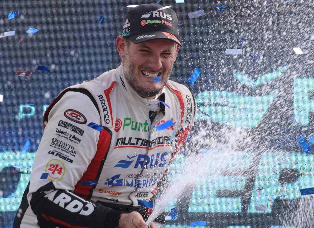 Mangoni celebra en el podio