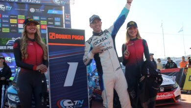 Pernía celebra la pole en San Juan