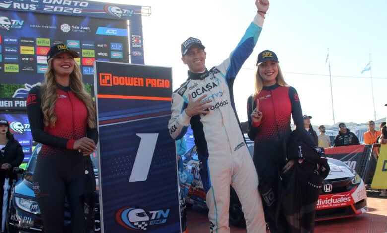 Pernía celebra la pole en San Juan