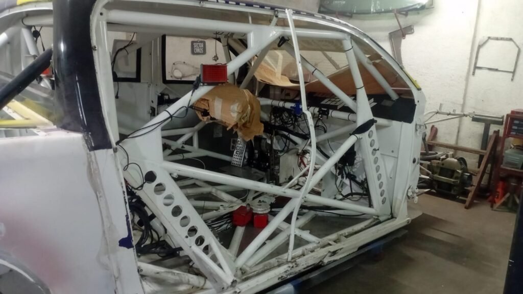 Los trabajos en la Hilux de Luis Catelli