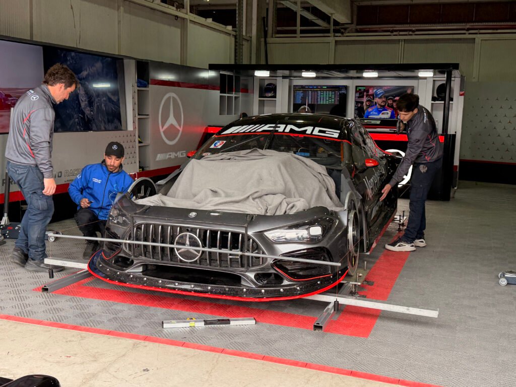 El auto de Fritzler en los boxes