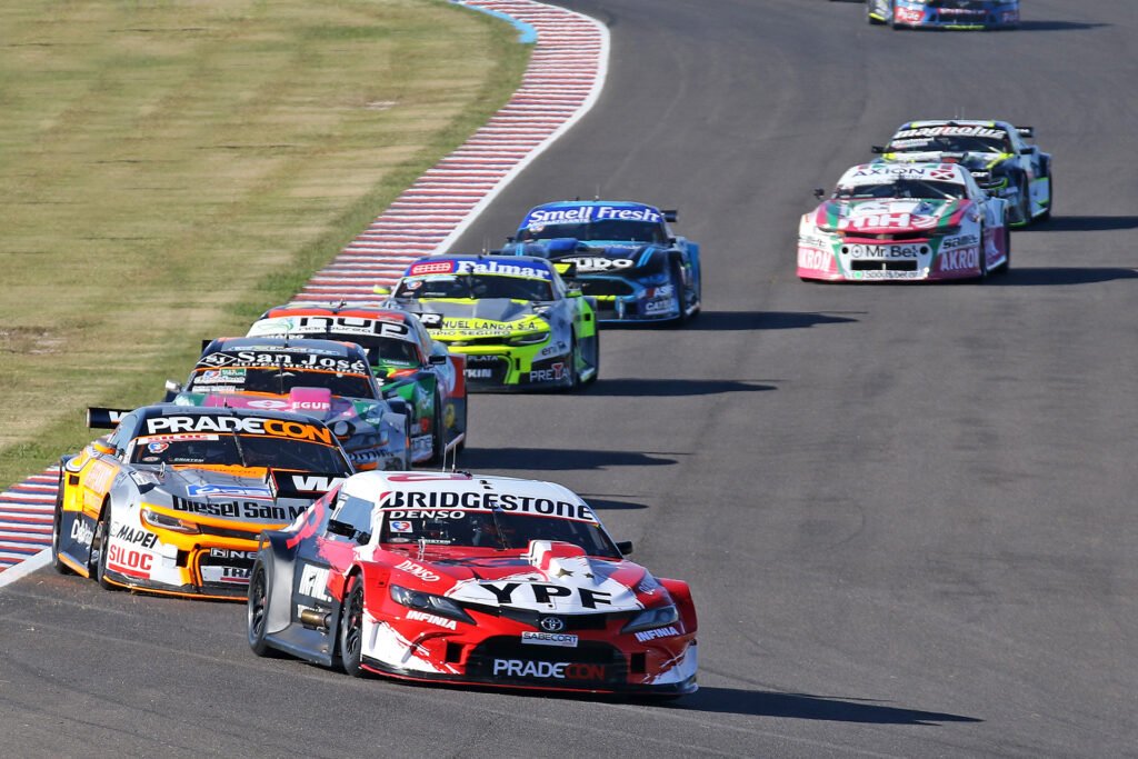 Matías Rossi lidera la primera serie del Gran Premio Foton