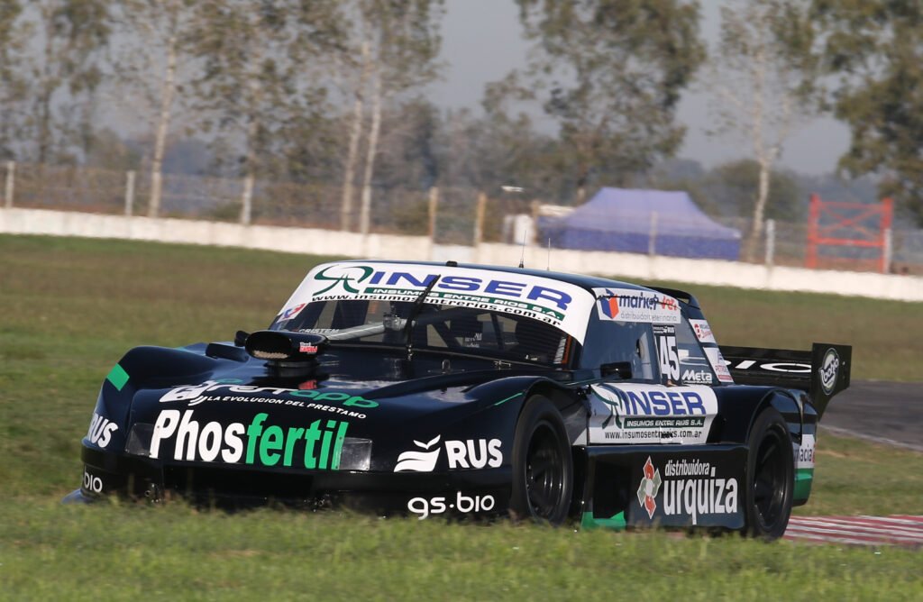 Iñaki Arria en su auto de TC Pista Mouras
