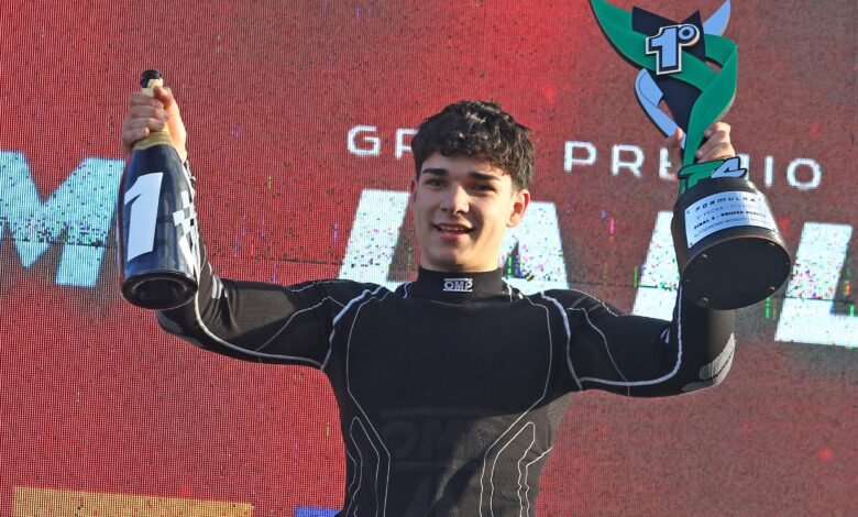 Villalba festeja en el podio de la F4 NG