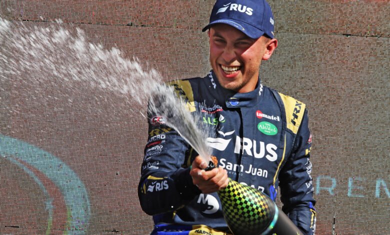 Martínez celebra la victoria en el TC Pick Up