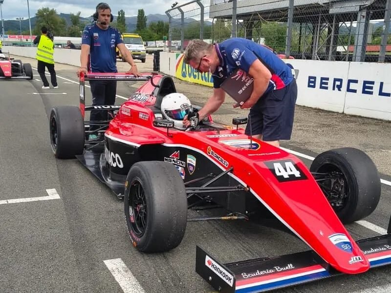Scuderia Buell: Ciento por ciento industria nacional 2 La Scuderia Buell, talento argentino en Italia